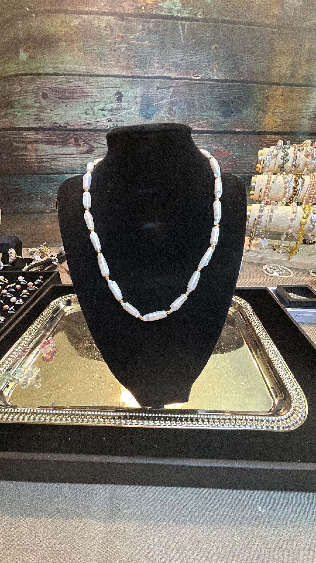 White elongated baroque necklace