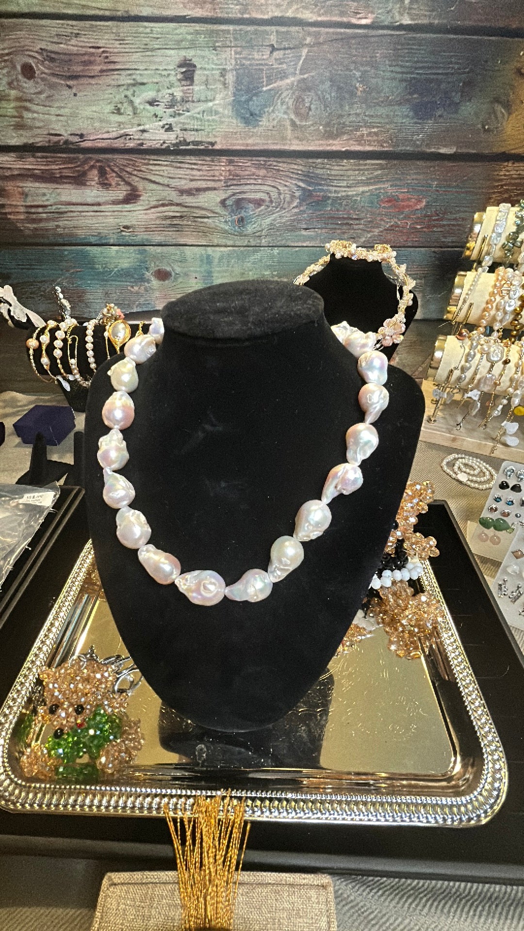 Spectacular full white baroque necklace