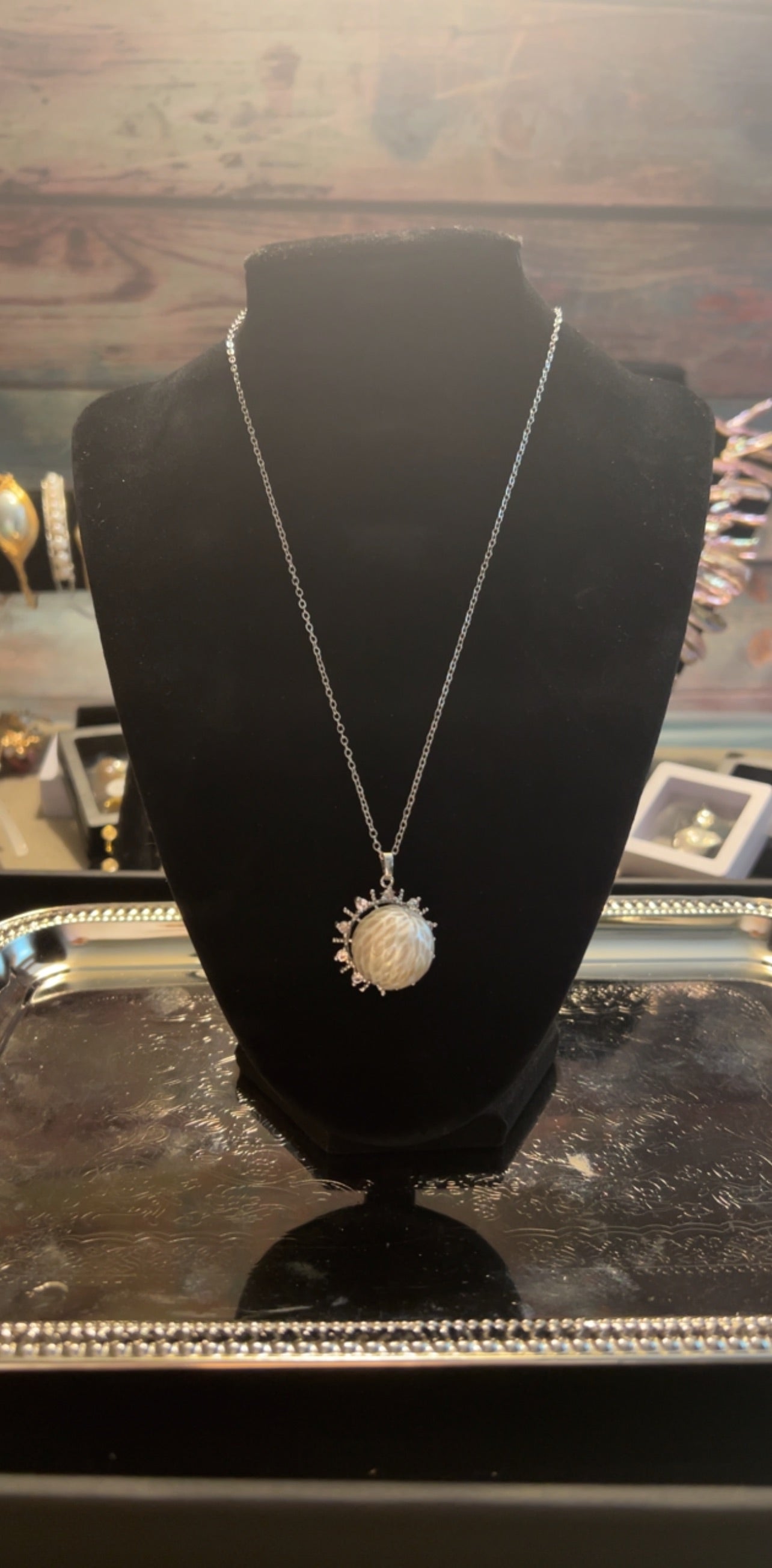 Grey dagons scale with chain