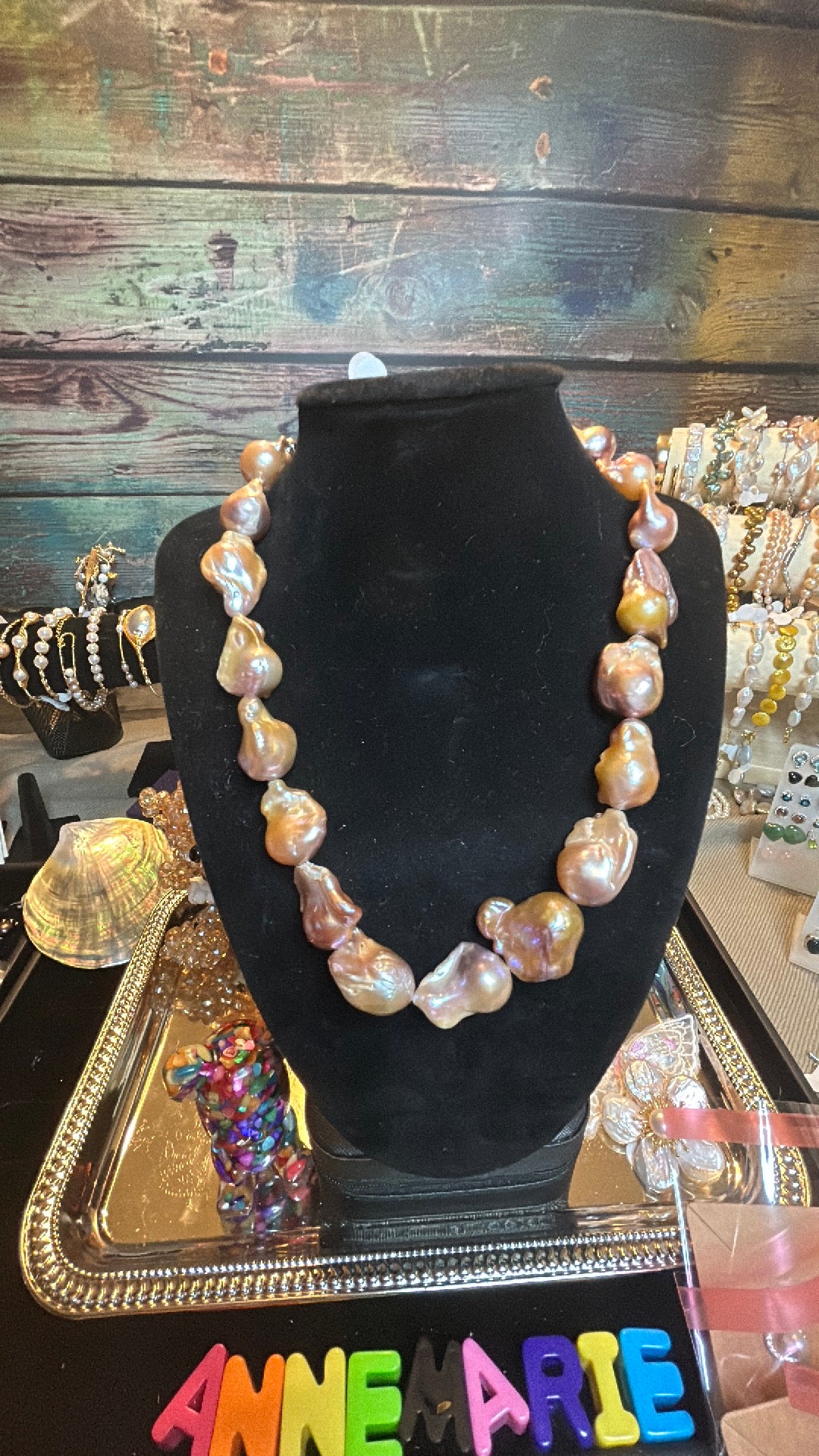 Perfectly natural champagne full baroque necklace