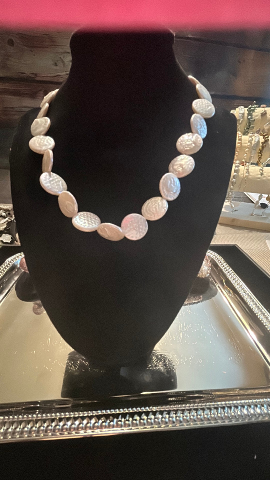 Round full baroque necklace