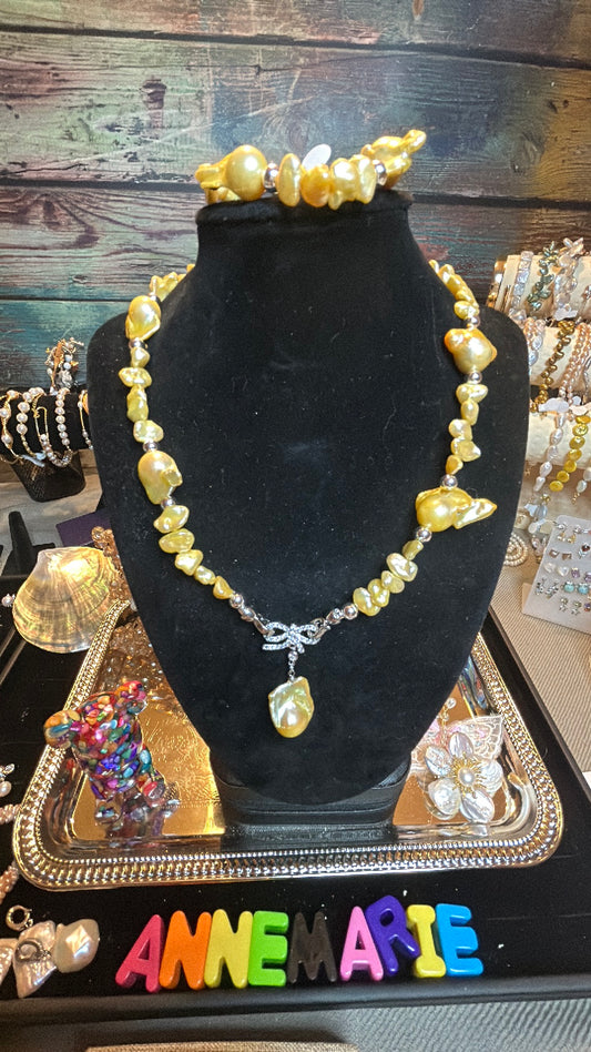 Golden baroque convertible necklace with matching penday& bracelet