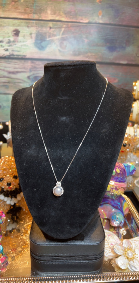 Grey pearl necklace