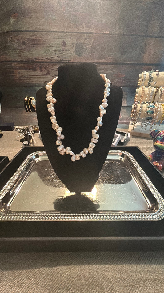 Petal baroque necklace