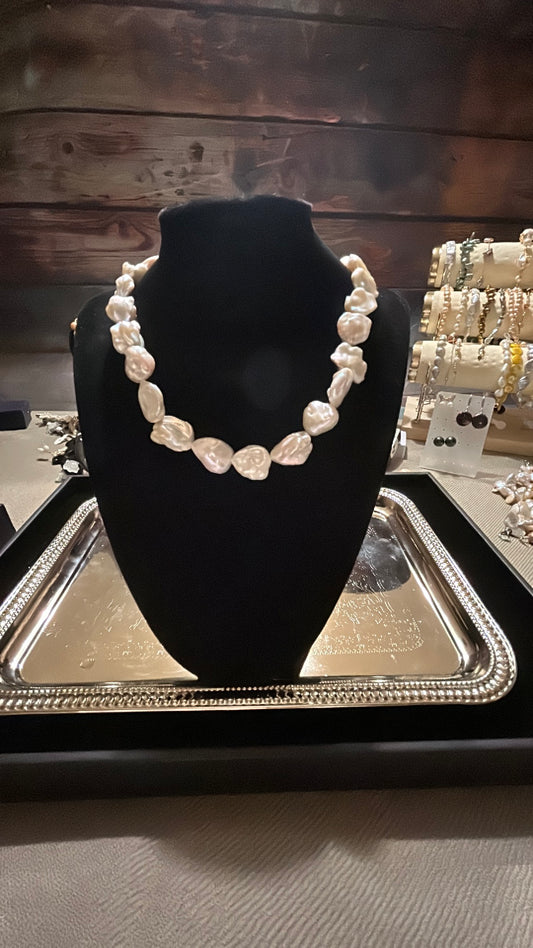 Full baby baroque necklace