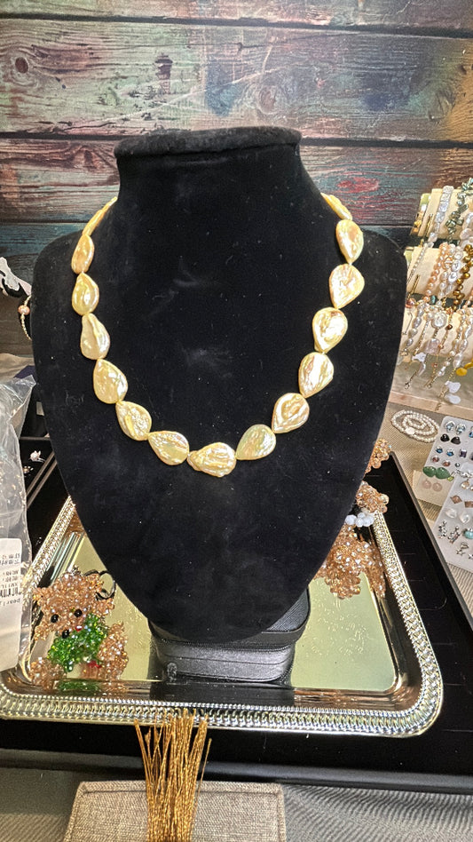 Golden baroque teardrop shaped necklace