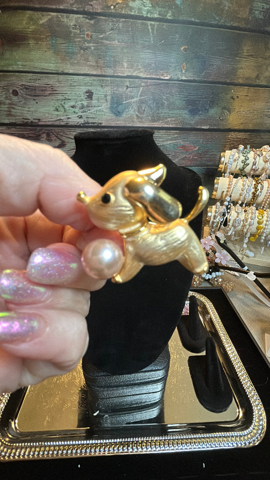 Puppy with a pearl broach or pendant