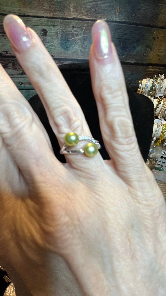 Green freshwater pearls adjustable ring