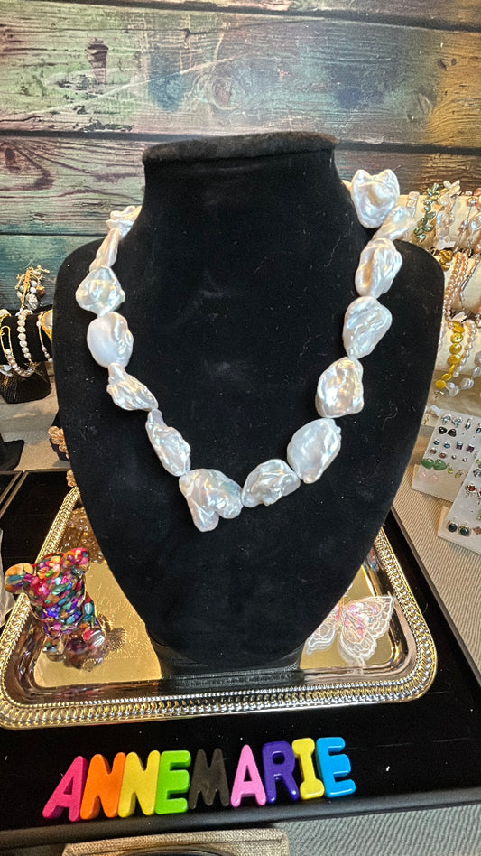 Magnificent white full baroque necklace