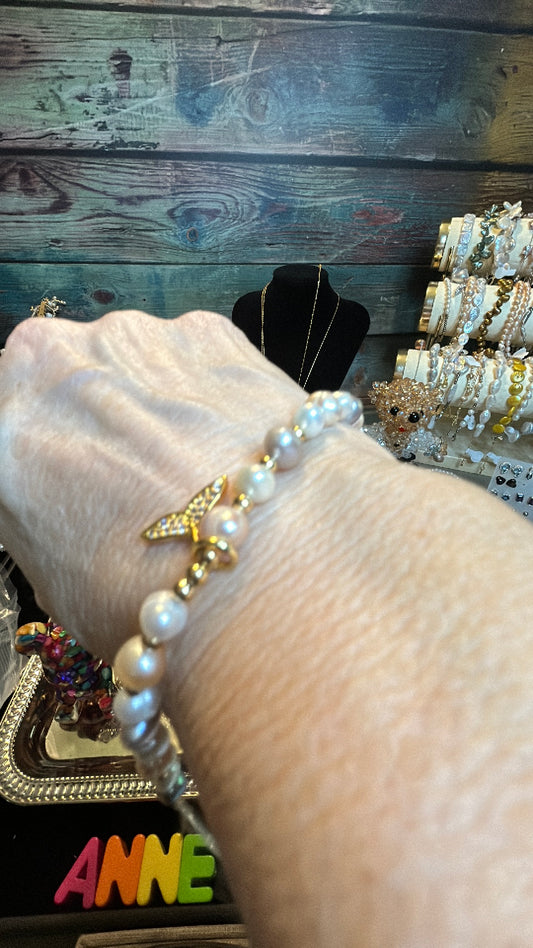 Mermaid tail pearl bracelet