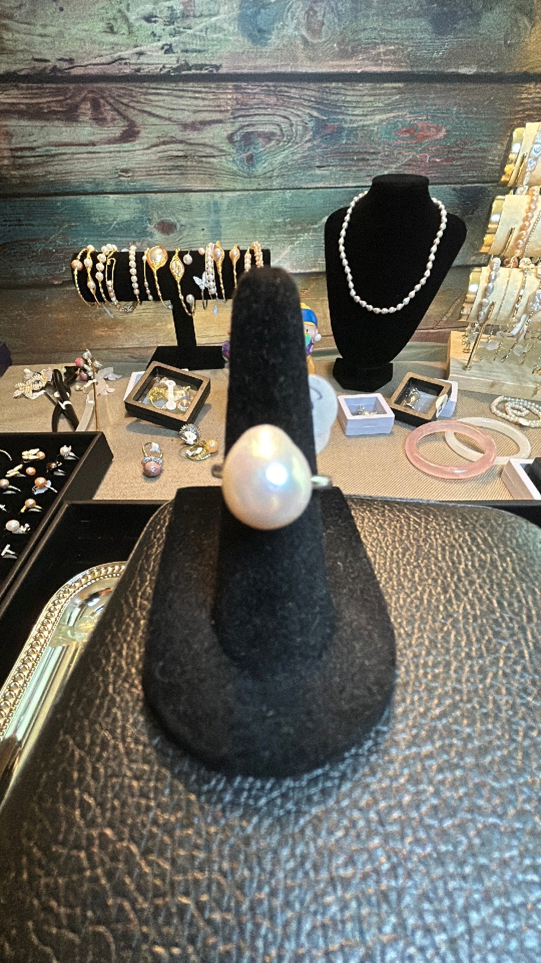 Simple white baroque pearl ring adjustable