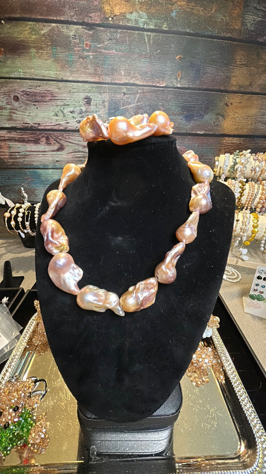 Full golden baroque set with necklace & bracelet