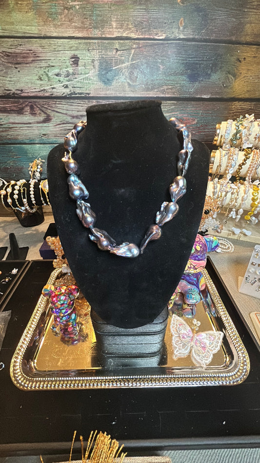 Rare blue full baroque necklace