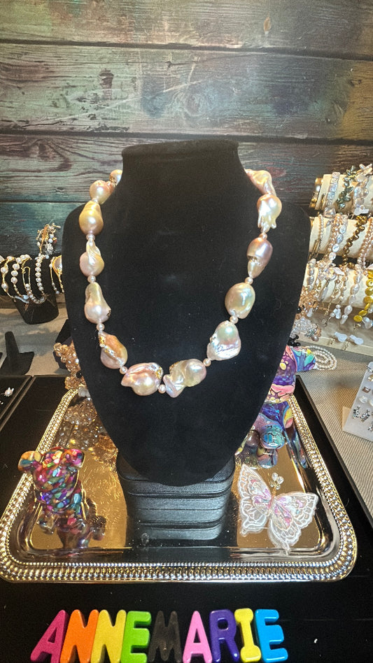 Natural colored full baroque necklace