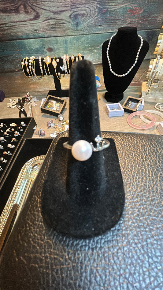 White pearl ring adjustable