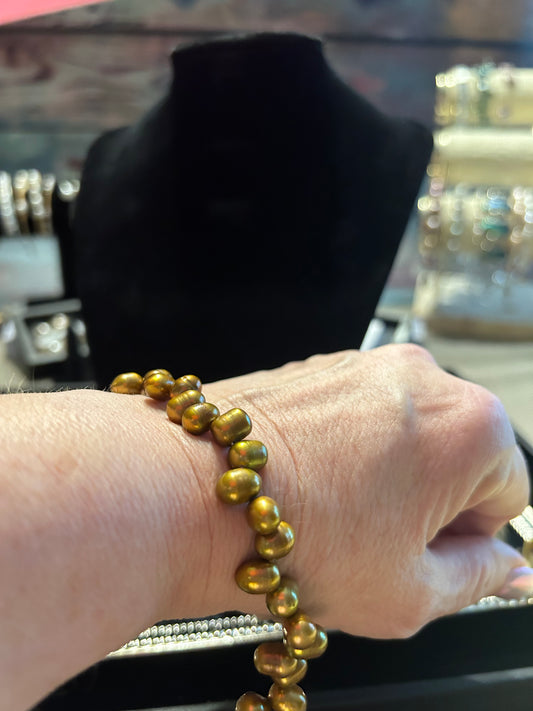 Golden color petal baroque bracelet