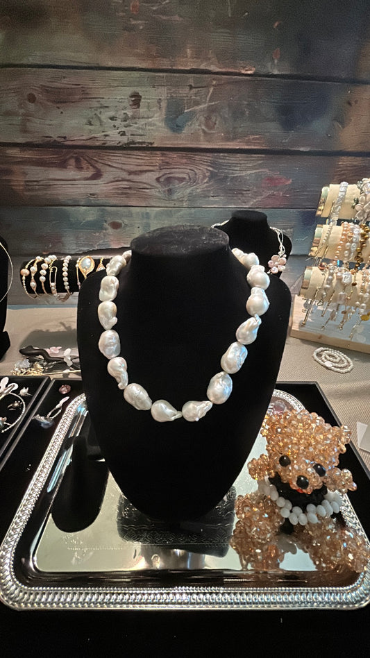 Large white full baroque necklace