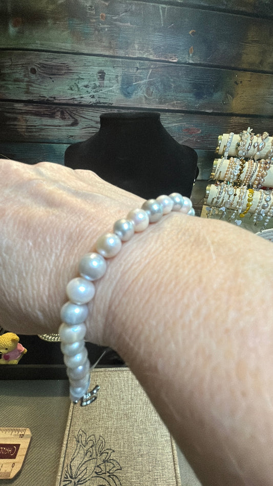 Perfectly matched grey & white pearl bracelet