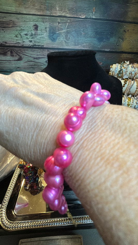 Hot pink freshwater pearl bracelet