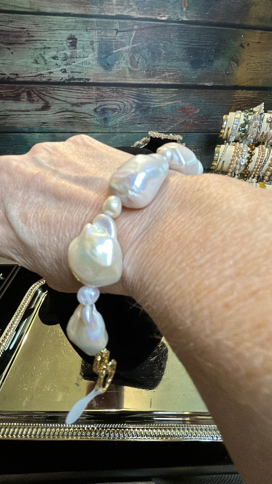 Giant baroque & freshwater pearl bracelet